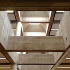 <p>dienräumliche vielfalt des foyers des hörsaalzentrums wird von treppen, galeriennund lichtdurchbrüchen geprägt.<br /><br />ellernmoser walter mit wulf schmiedeknecht architekten bda</p>